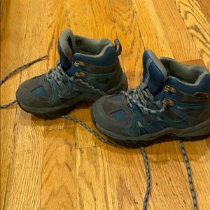 Kids hiking boots